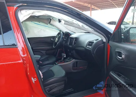 2019 Jeep Compass Trailhawk 4X4 из США, поврежденный, VIN 3C4NJDDB4KT690735